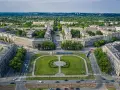 Plac Centralny w Nowej Hucie, socrealistyczna architektura i zieleń. Idealne miejsce, by zobaczyć, co oferuje ta część Krakowa.